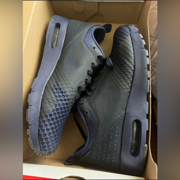 Air Max Size 7 Y Used - Picture 1 of 3